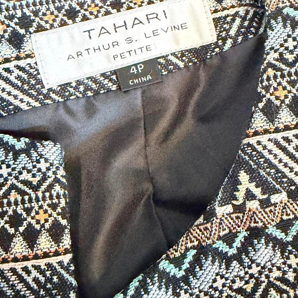 0098 Tahari black, white, and beige geometric patterned elegant boho jacket