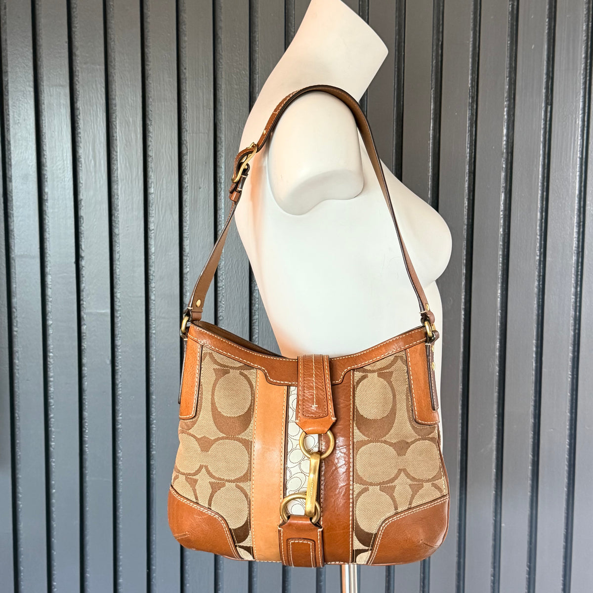 Coach Canvas Hamptons Signature Tricolor Clip Hobo Medium