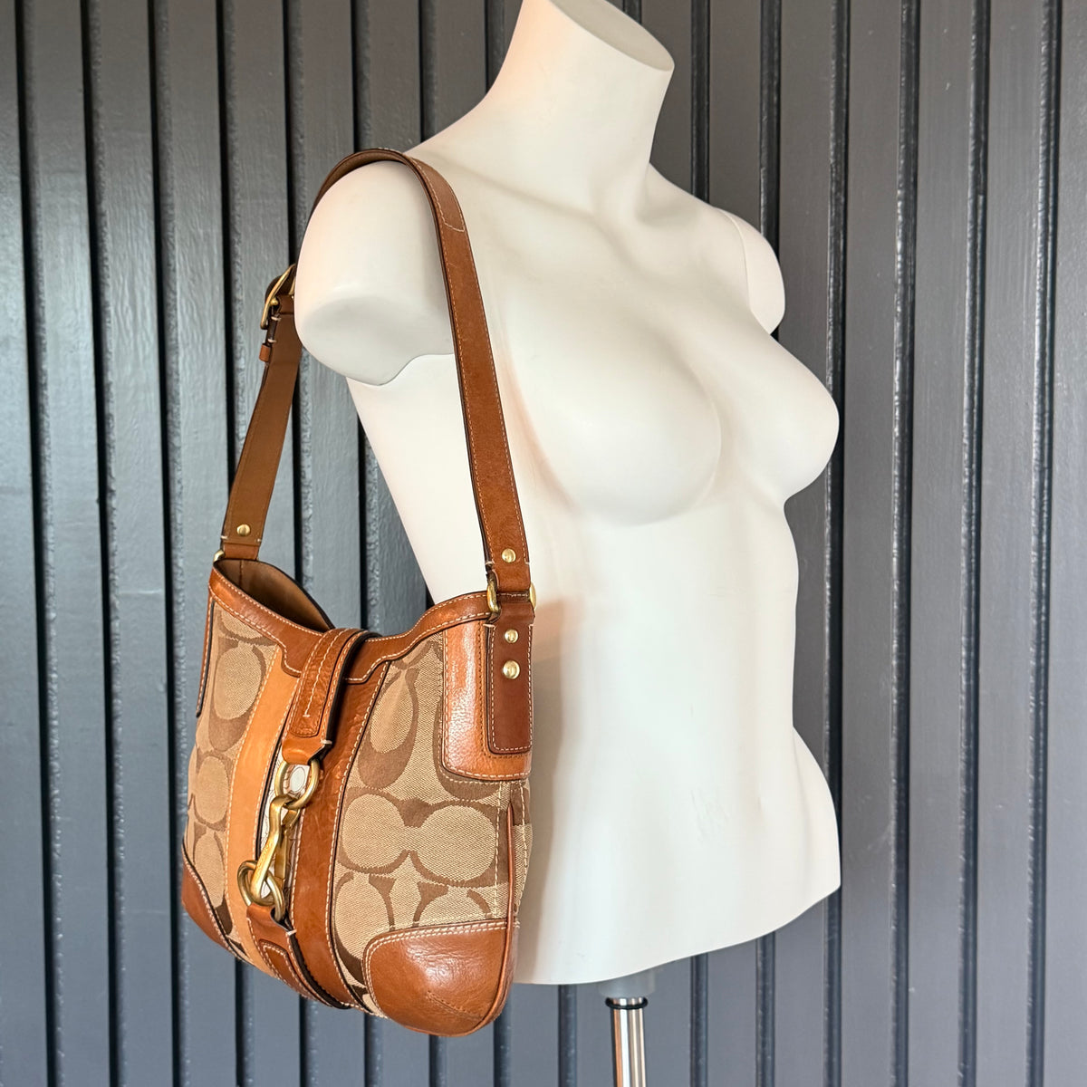 Coach Canvas Hamptons Signature Tricolor Clip Hobo Medium