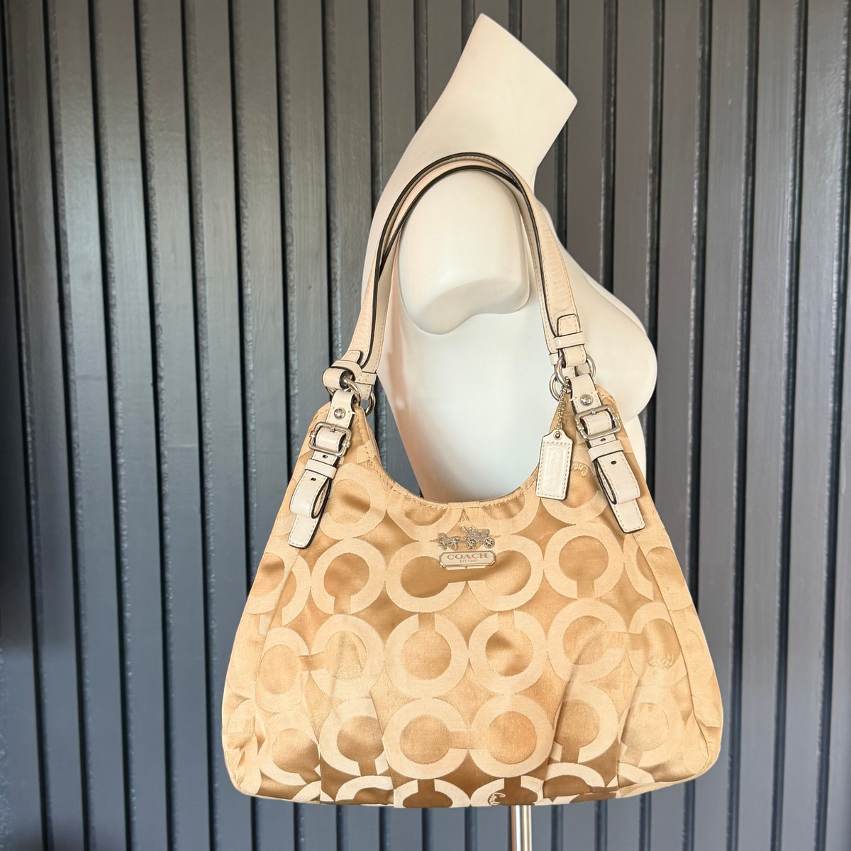 Coach Canvas Hamptons Signature Tricolor Clip Hobo Medium
