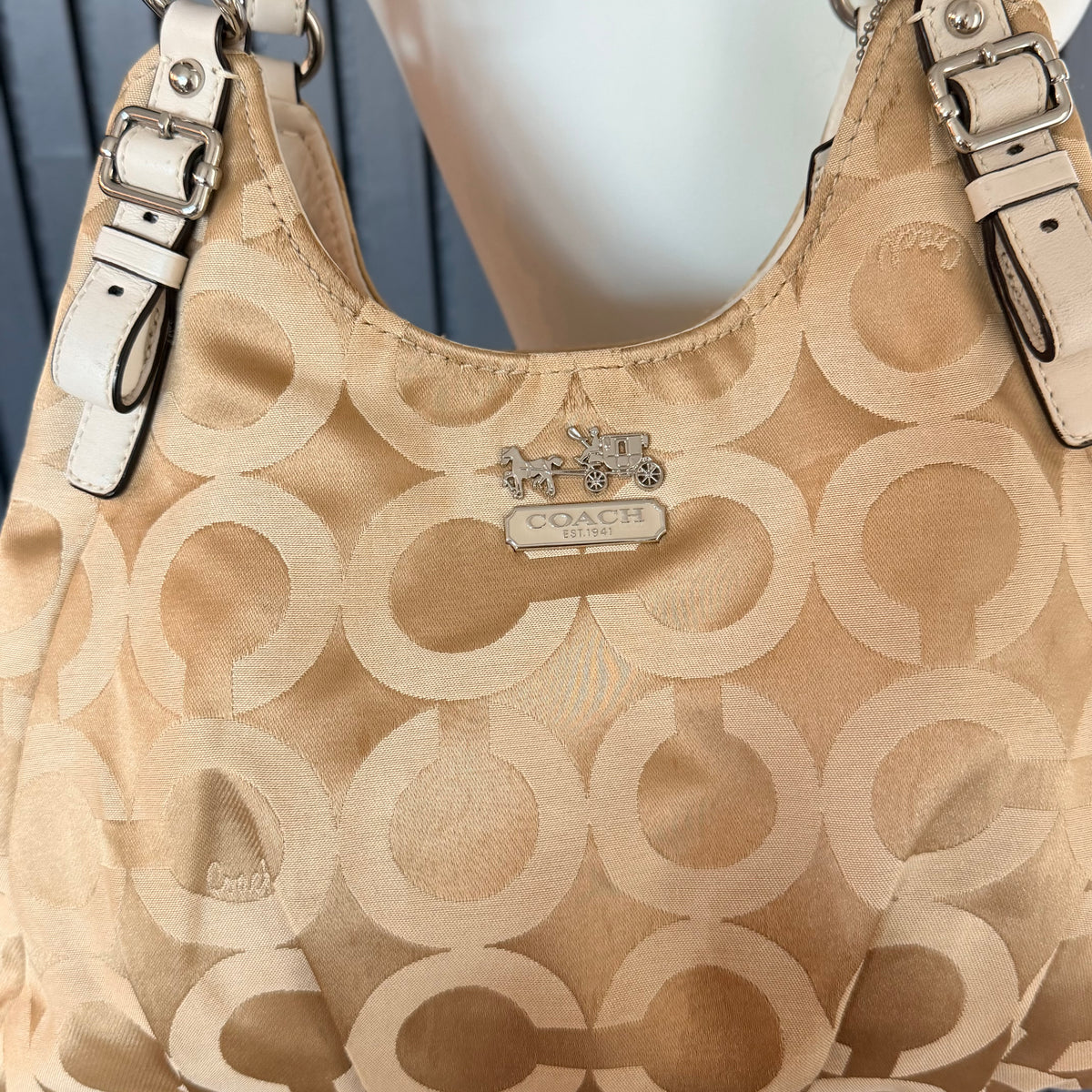 Coach Canvas Hamptons Signature Tricolor Clip Hobo Medium